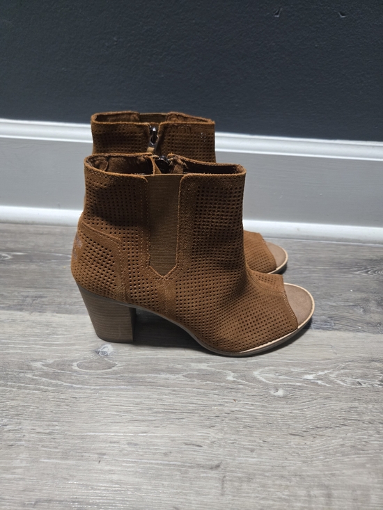 Toms Shoes - TOMS Majorca Peep Toe Block Heel Cinnamon Suede Booties W9.5